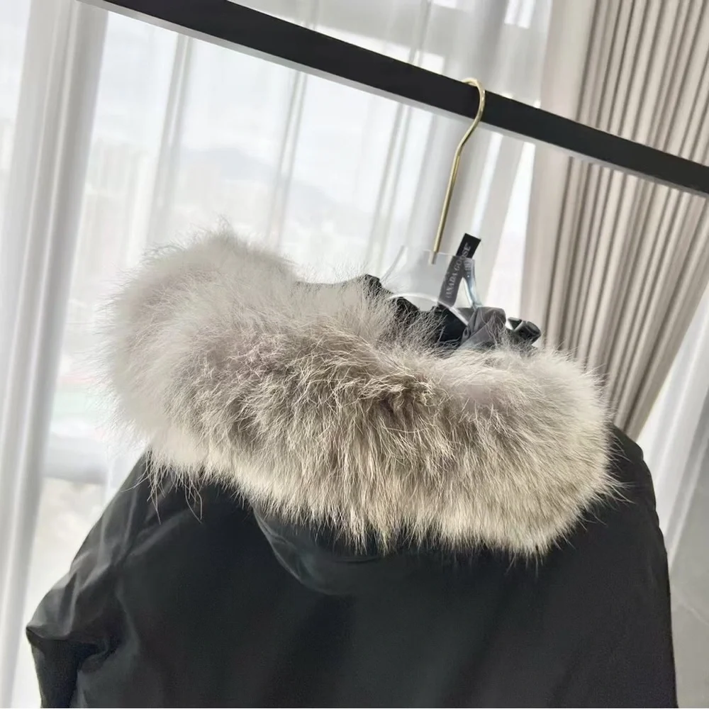 Canada Goose Men's Coat，Very comfortable to wear